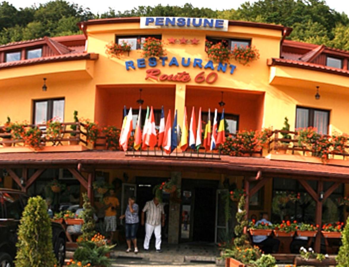 Pensiune Restaurant Route60 Ciucea ภายนอก รูปภาพ