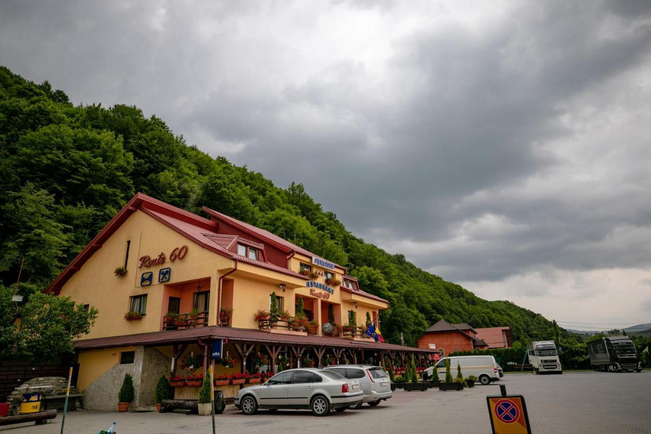 Pensiune Restaurant Route60 Ciucea ภายนอก รูปภาพ