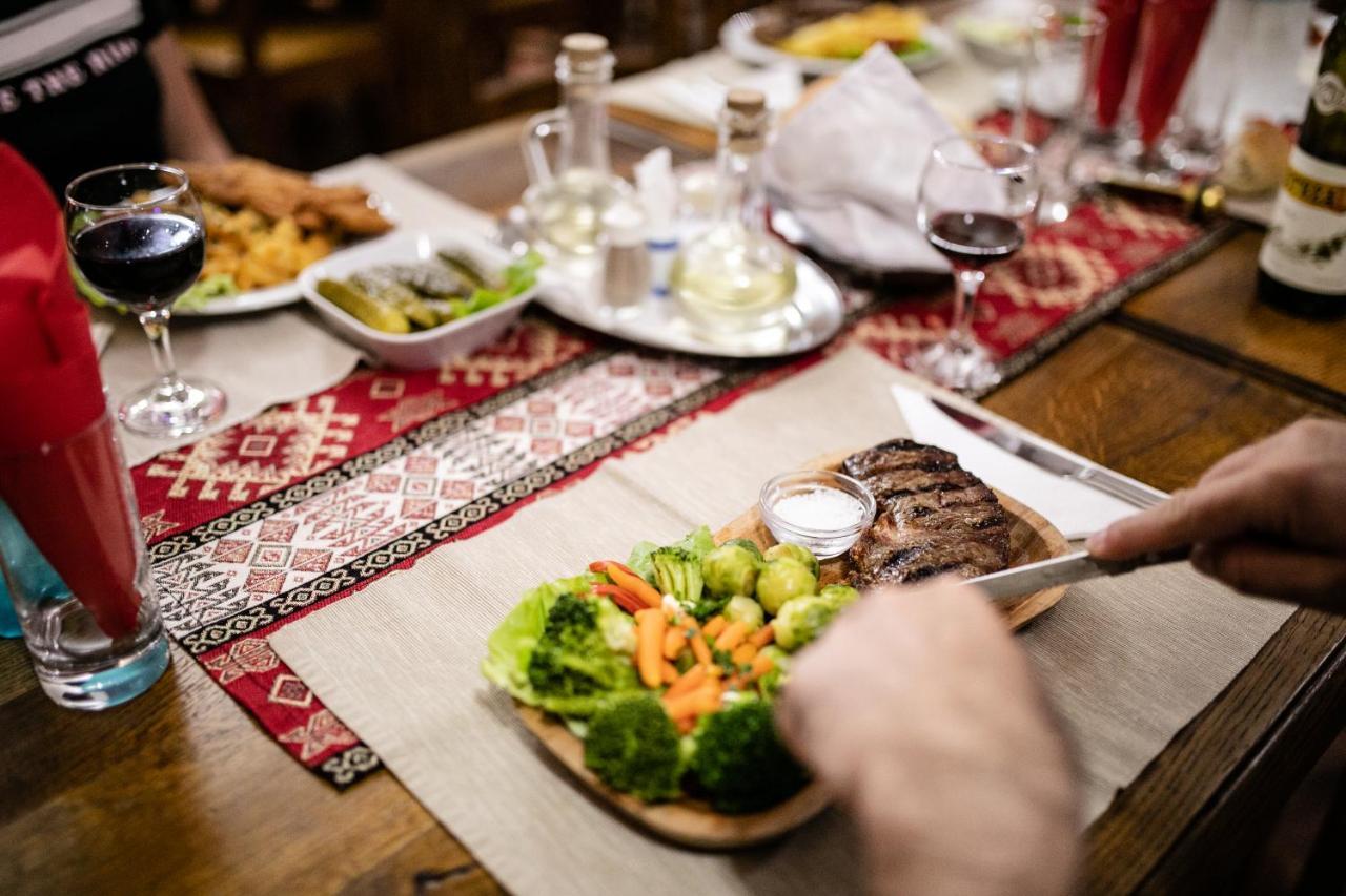 Pensiune Restaurant Route60 Ciucea ภายนอก รูปภาพ