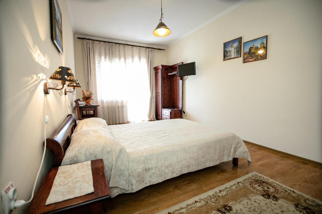 Pensiune Restaurant Route60 Ciucea ภายนอก รูปภาพ