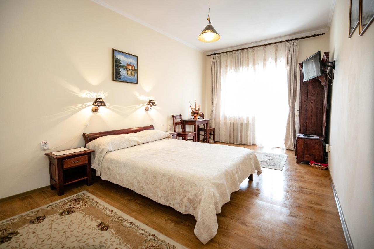Pensiune Restaurant Route60 Ciucea ภายนอก รูปภาพ