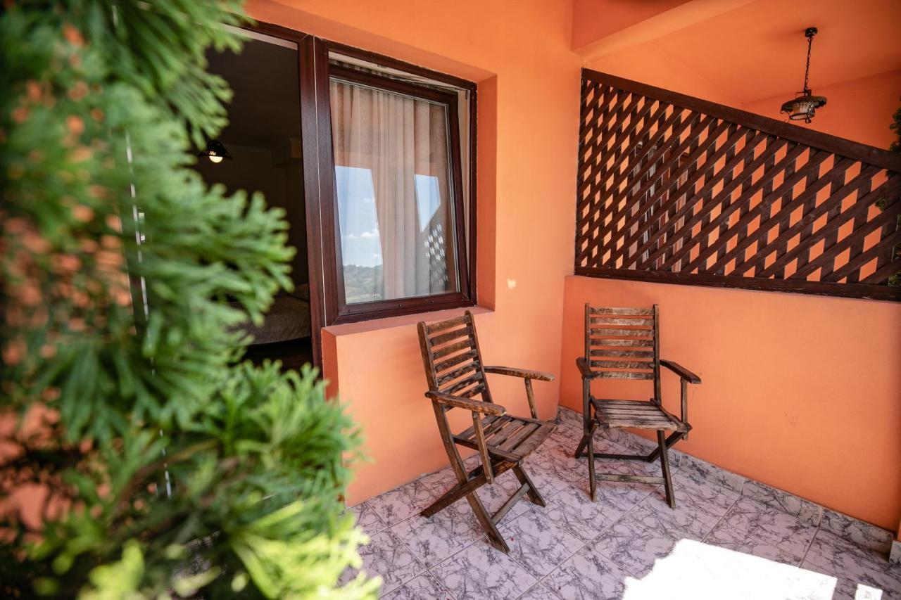 Pensiune Restaurant Route60 Ciucea ภายนอก รูปภาพ
