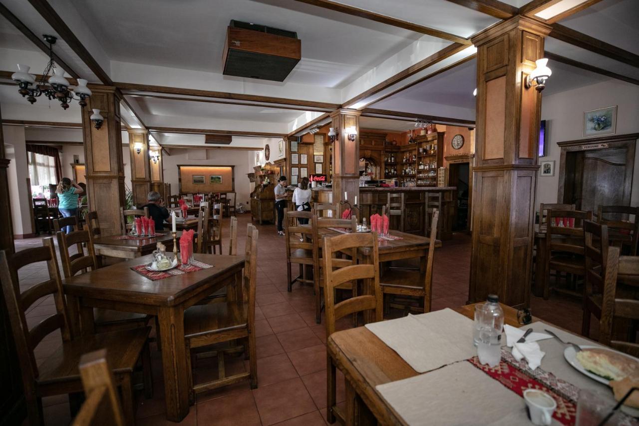 Pensiune Restaurant Route60 Ciucea ภายนอก รูปภาพ