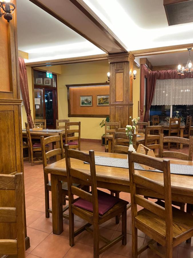 Pensiune Restaurant Route60 Ciucea ภายนอก รูปภาพ